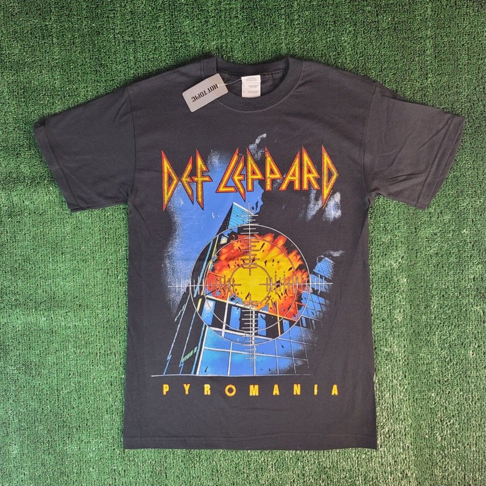 Def Leppard Pyromania Album T Shirt Small NWT Y2k Vintage - Picture 2 of 7
